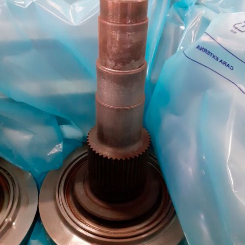 Imagen de pieza metálica oxidada y sucia